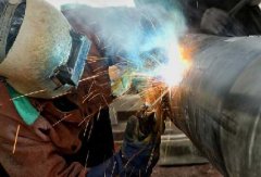 焊接車間應(yīng)如何降低工人煙塵吸入量？